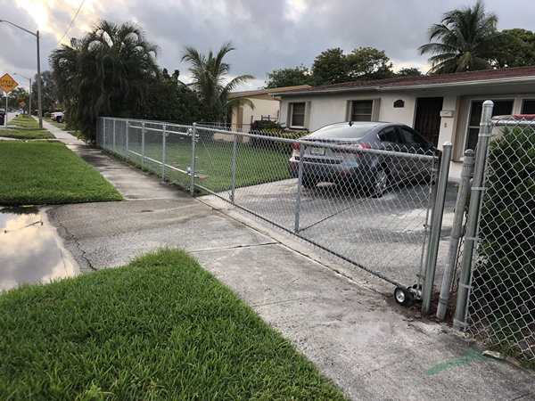 Chain Link Fence 1 - For a free estimate call 561.318.4788