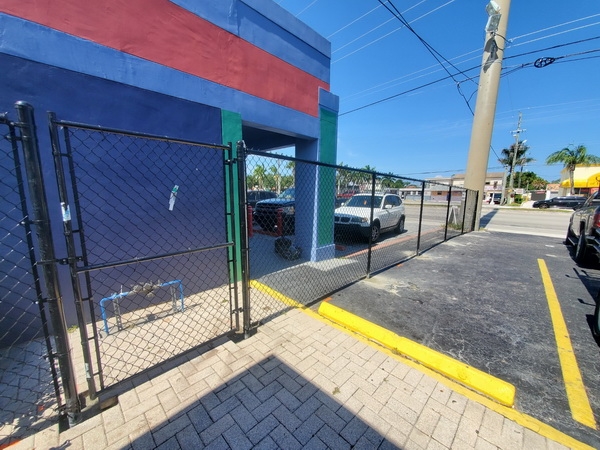 Chain Link Fence 3 - For a free estimate call 561.318.4788