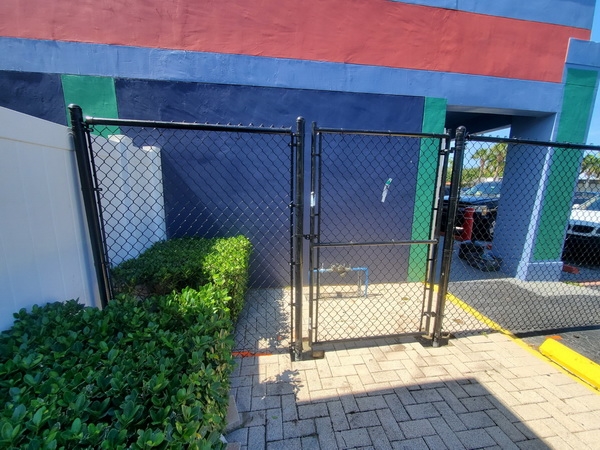 Chain Link Fence 4 - For a free estimate call 561.318.4788