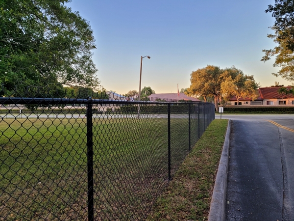 Chain Link Fence 10 - For a free estimate call 561.318.4788