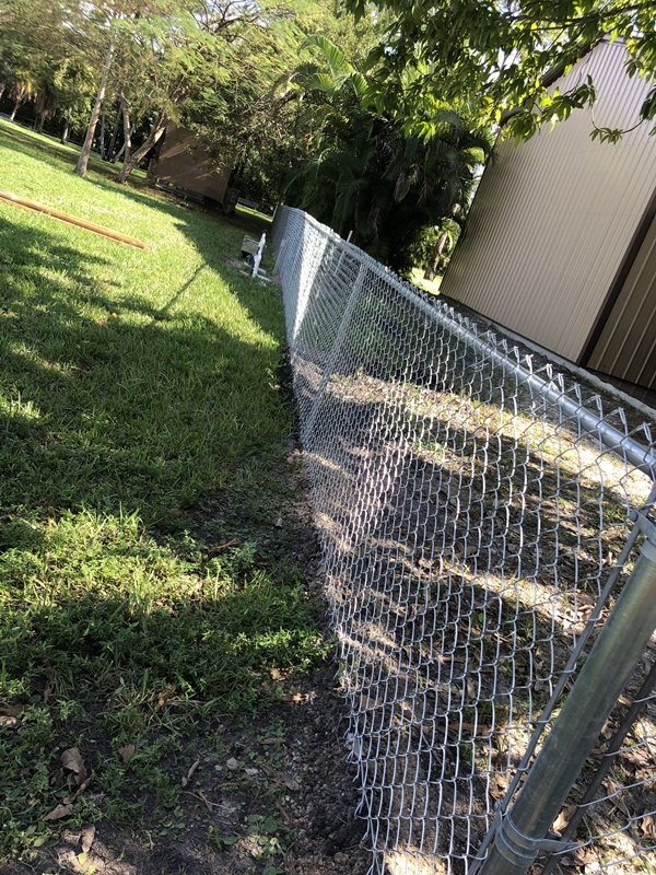 Chain Link Fence 40 - For a free estimate call 561.318.4788