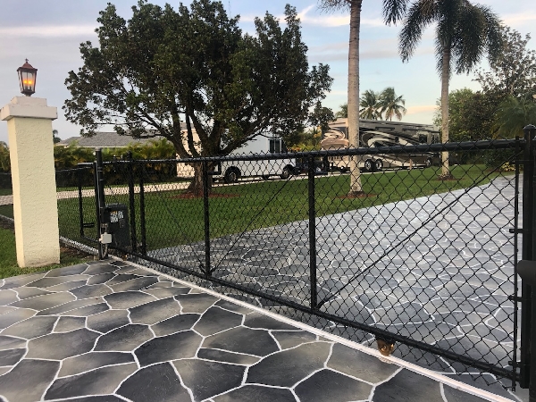 Chain Link Fence 33 - For a free estimate call 561.318.4788
