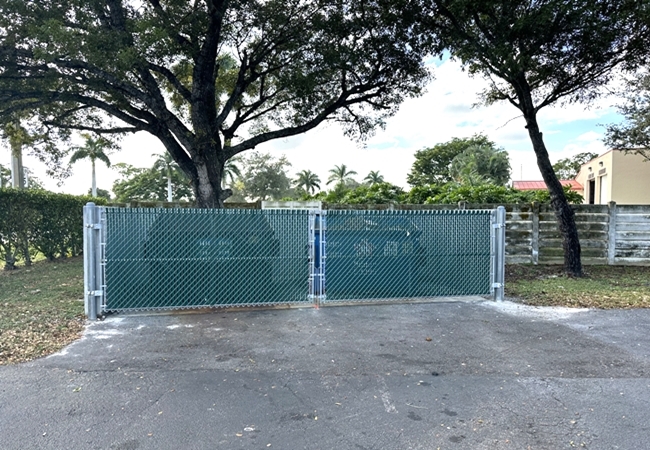 Chain Link Fence 35 - For a free estimate call 561.318.4788