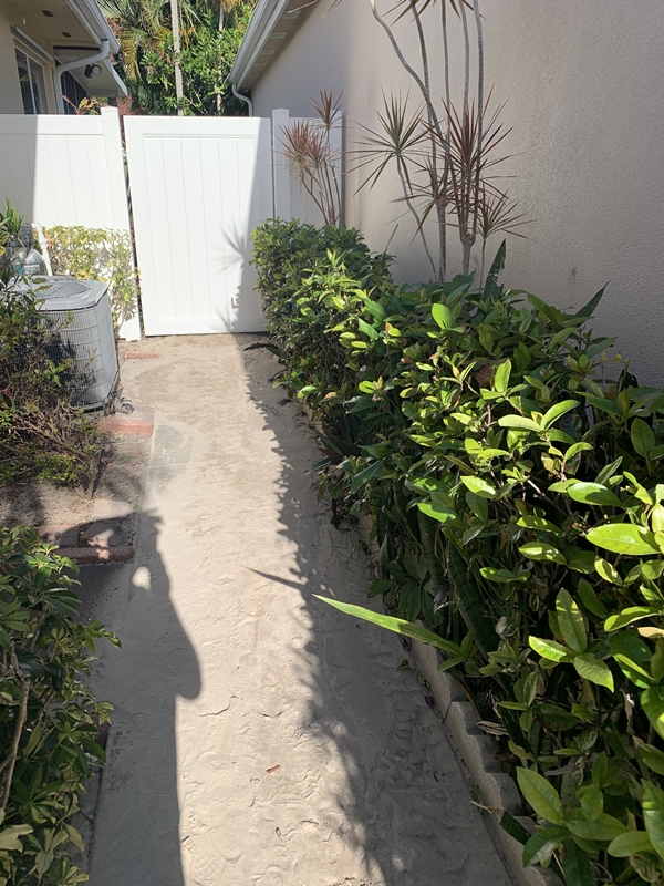 PVC Fence 32 - For a free estimate call 561.318.4788