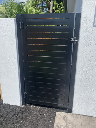 PVC Fence 25 - For a free estimate call 561.318.4788