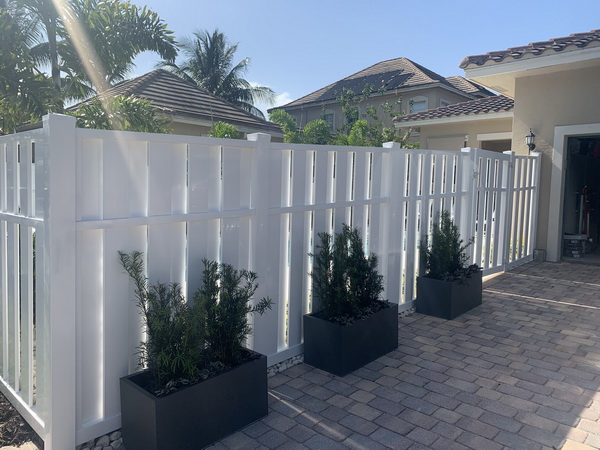 PVC Fence 14 - For a free estimate call 561.318.4788